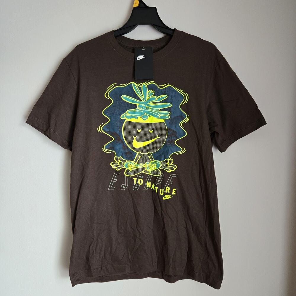 NEW Nike Graphic T-Shirt "Escape to Nature" Brown Yellow Mens Medium 100% Cotton